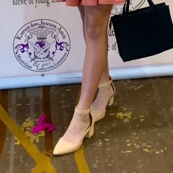 Pointed Toe Low Chunky Heel, size 8, color: Nude/Nubuck. Excellent condition. - Picture 1 of 4